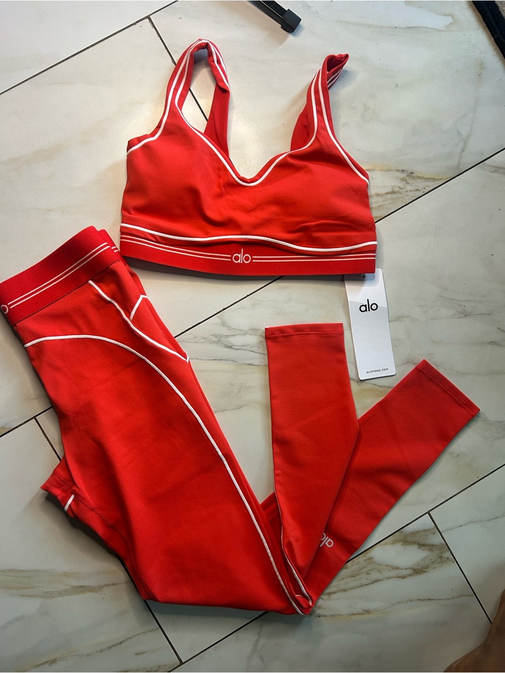 ALO Yoga Red Sports Bra & Leggings Set with White Piping - Picture 4 of 4